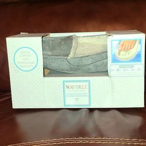 NWT Women's Ultra-Soft Memory Foam Slippers